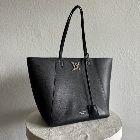 Like New LOUIS VUITTON Calfskin Lockme Cabas Black - Picture 6 of 10